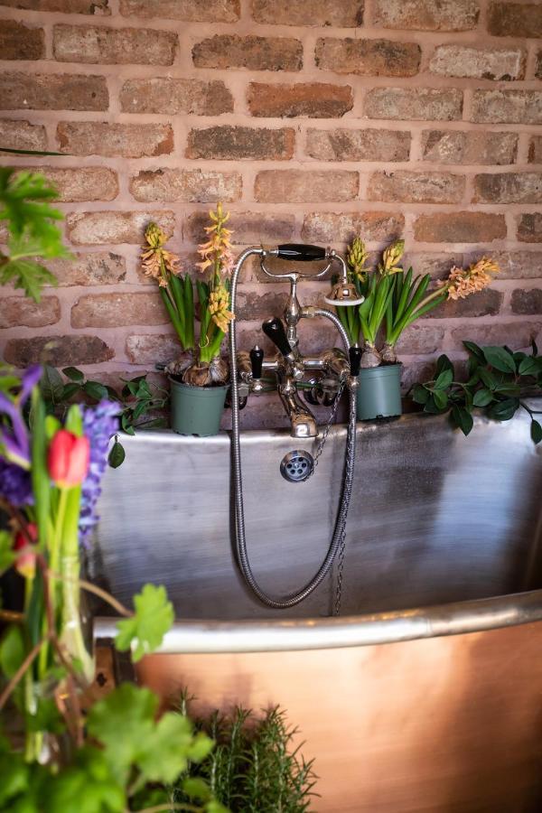 The Walled Garden At Cheshire Boutique Bathhouse Нантвич Экстерьер фото